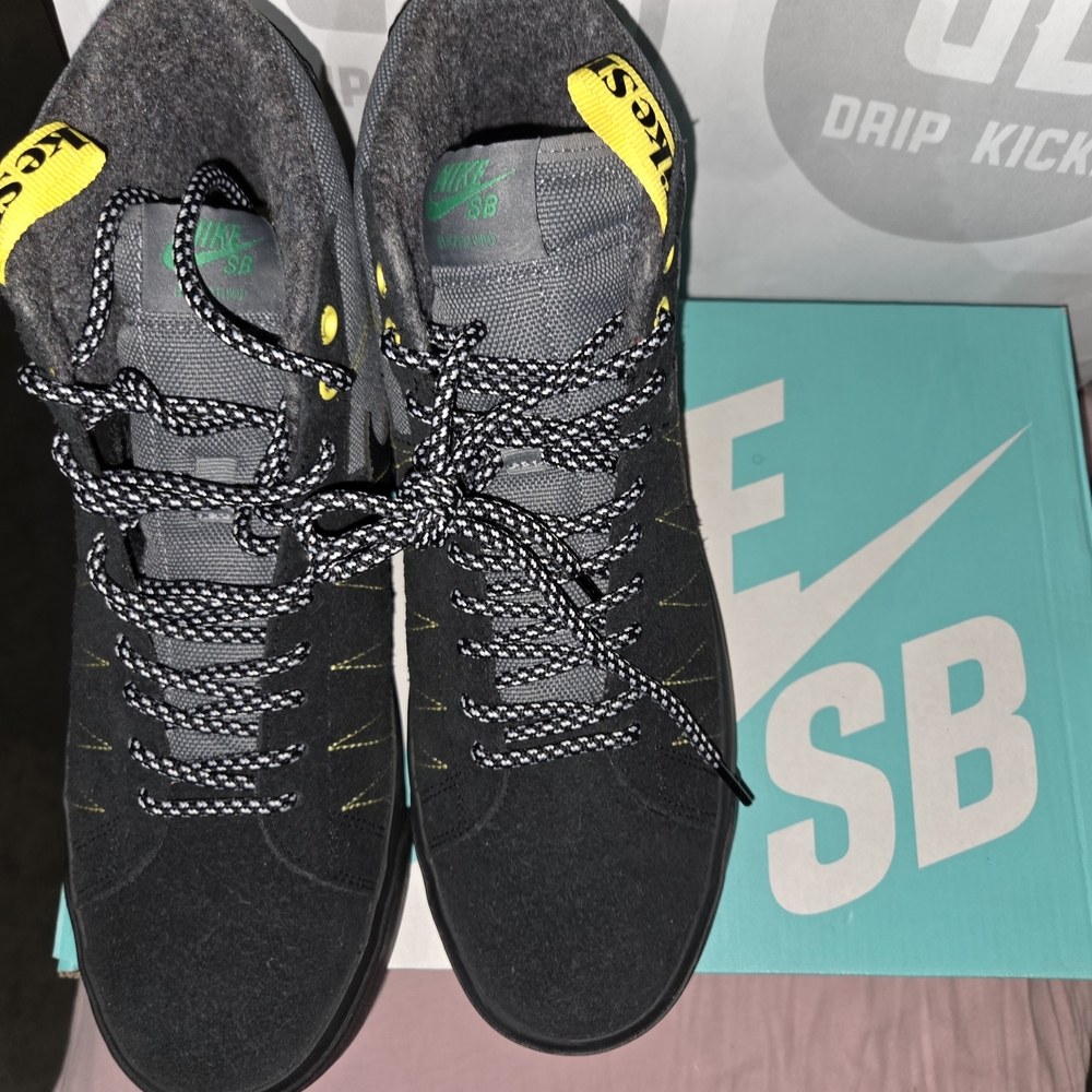 Nike SB Zoom Blazer Mid PRM Sneakers - Picture 4 of 5